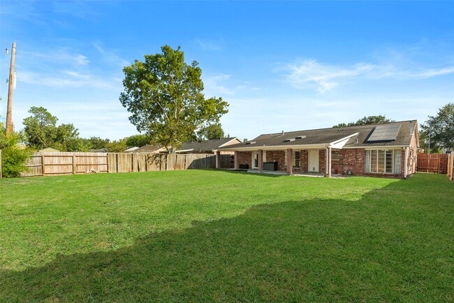 Building Photo - 8818 Edgemoor Dr