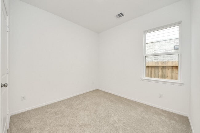 Building Photo - 5615 Buttonbush Ct