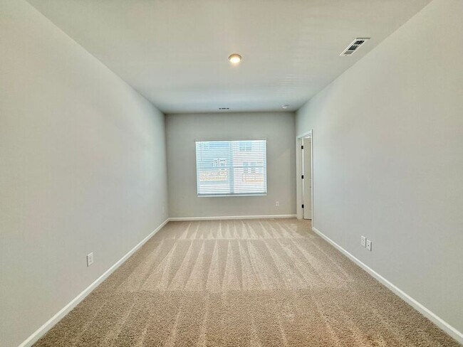 Building Photo - 112 Silver Fir Ln