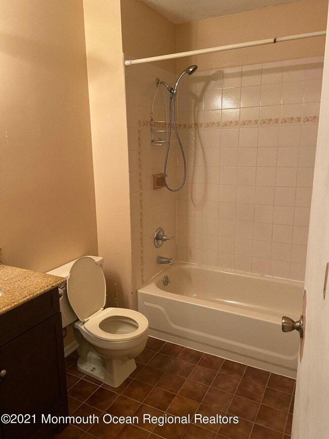 Building Photo - 438 Oak Knoll Dr