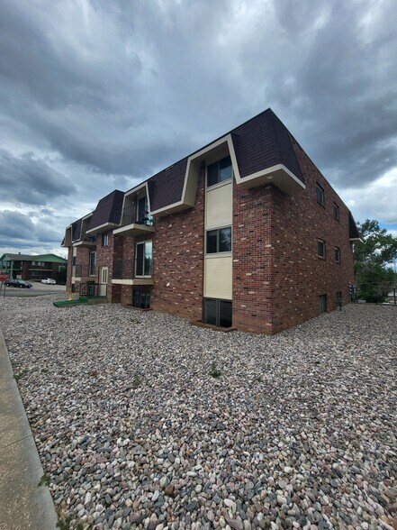 Primary Photo - 1408 Canby St