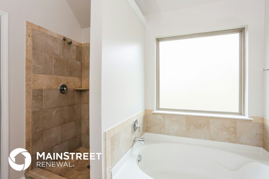 Building Photo - 12185 Centerra Dr