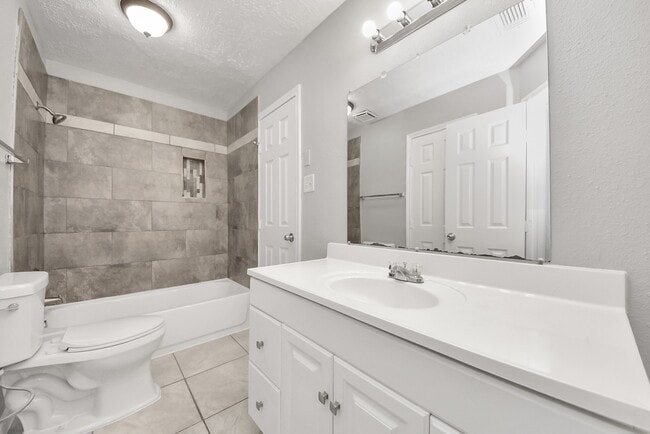 Building Photo - 10603 Thorncliff Dr