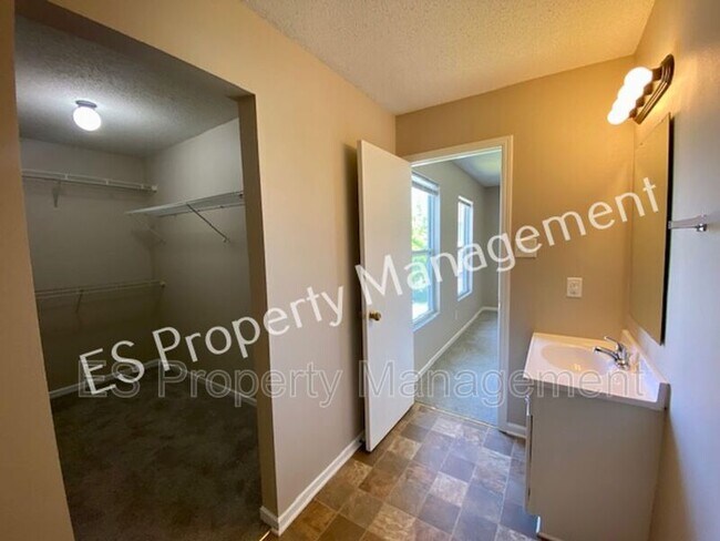 Building Photo - 8415 Ash Grove Dr