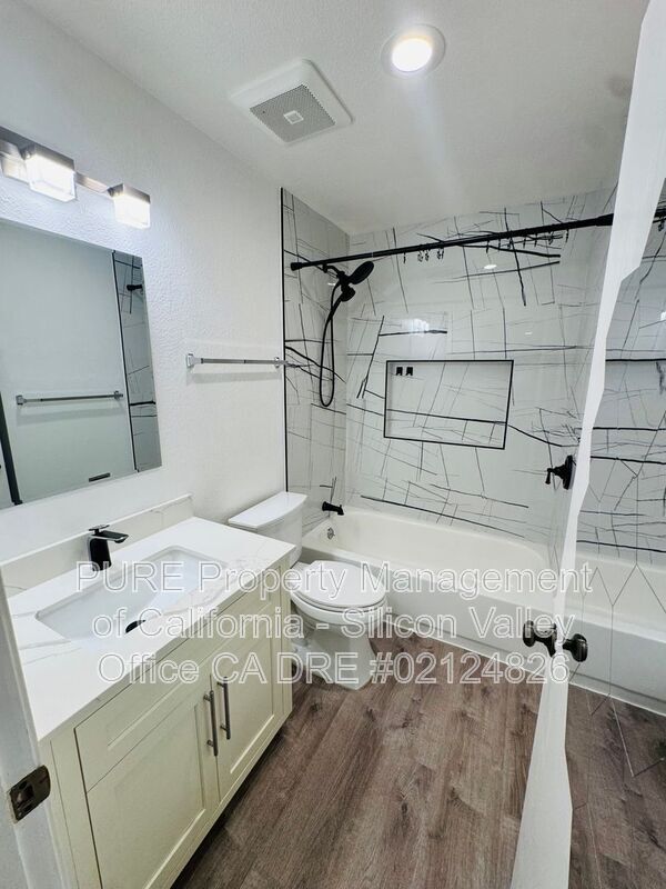 Building Photo - 2290 Sun Glory Ln