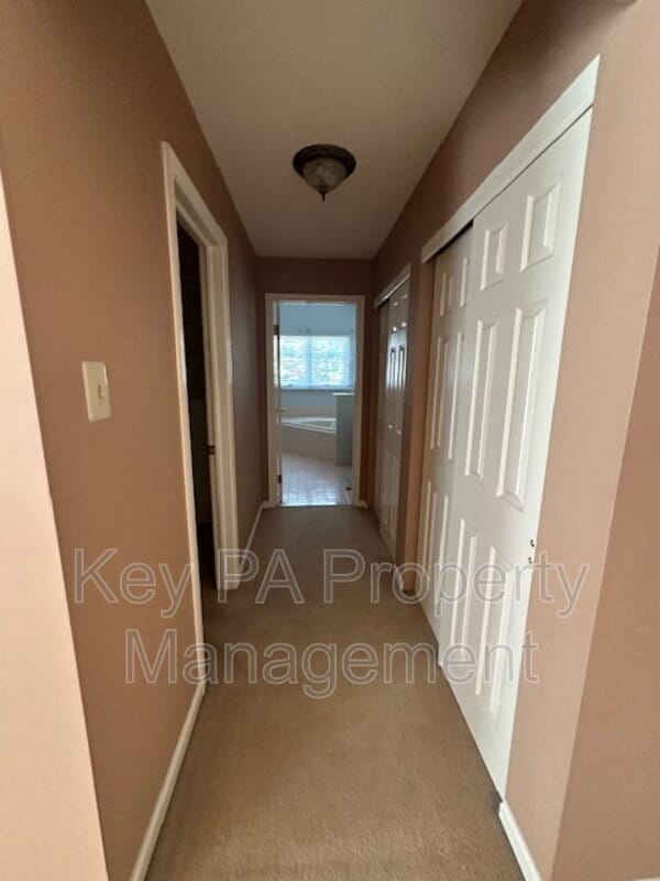 Building Photo - 16 Brookhollow Dr
