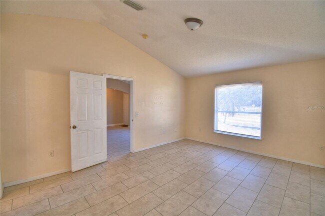 Building Photo - 1060 Dudley Dr