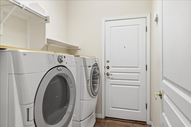 Building Photo - 809 Whispering Wind Dr