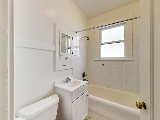 Building Photo - TOP FLOOR! LARGE CLOSET! On-Site LAUNDRY! ...