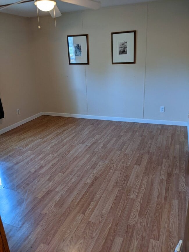 Building Photo - 235 Monarch Ln