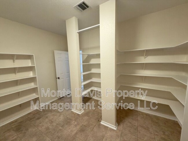 Building Photo - 1206 Devil Ridge