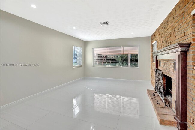 Building Photo - 100 N Hibiscus Ct