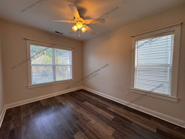 Building Photo - 10908 Connally Ln