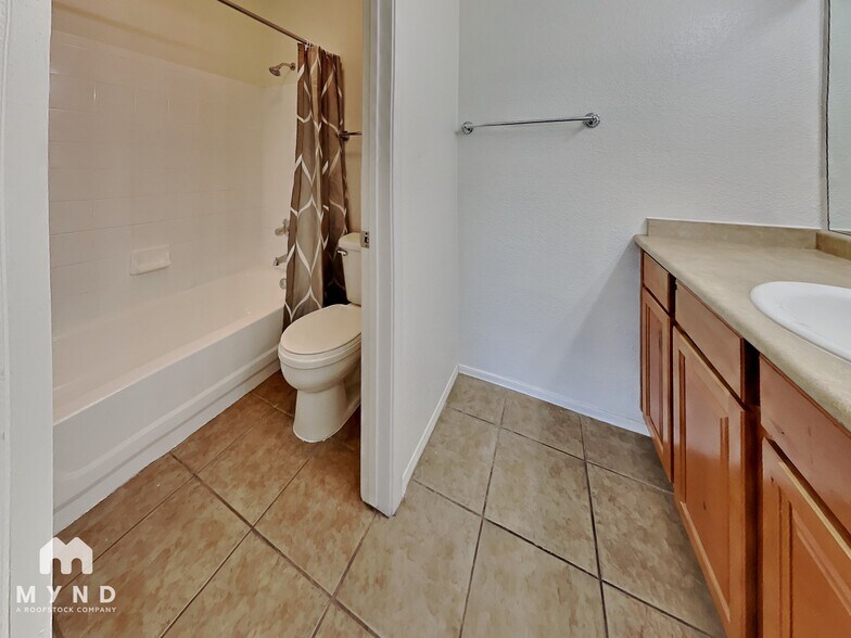 Building Photo - 1825 W Ray Rd