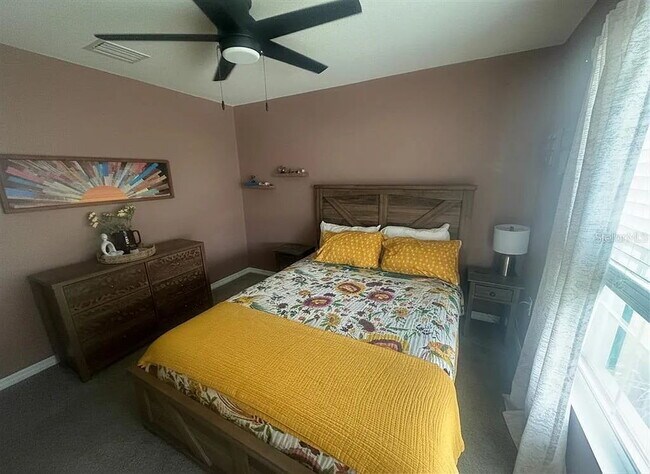 Building Photo - Spacious 4BR in Desirable Deer Path North!