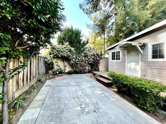 Parking space - 457 University Ave