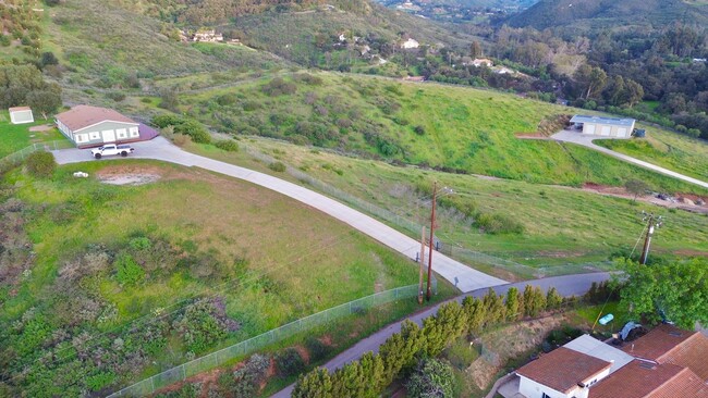 Building Photo - Stunning Single-Story with Spacious Deck, Panoramic Views, on Gated/Fenced Property!