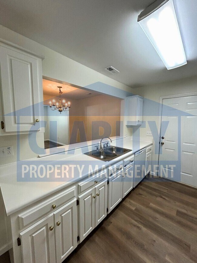 Building Photo - Three-bedroom townhome in Chattanooga!