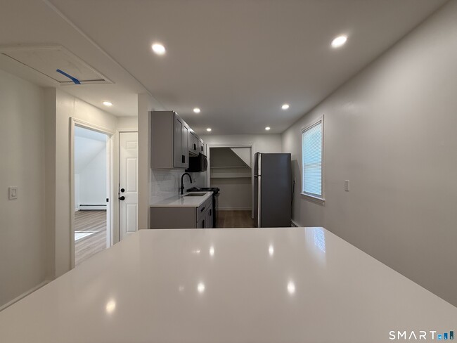 Building Photo - 45 Mahl Ave