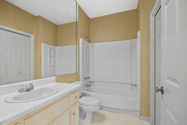 Building Photo - 2 Bed 2 Bath