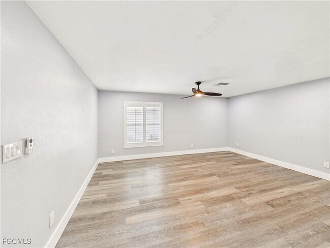 Building Photo - 567 13th St N