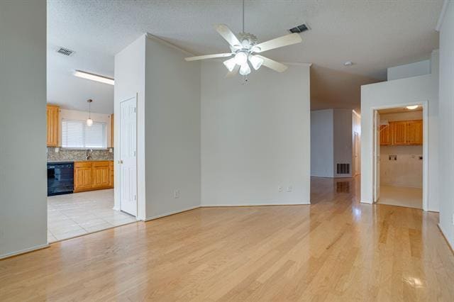 Building Photo - 2701 Chatsworth Dr