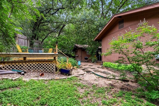 Building Photo - 2320 Montclaire St