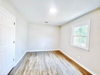 Building Photo - 1065 Farm Pond Ln