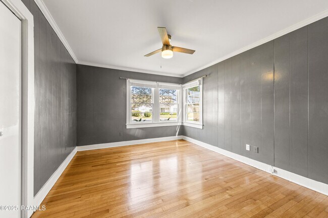 Building Photo - 107 Acadian Dr
