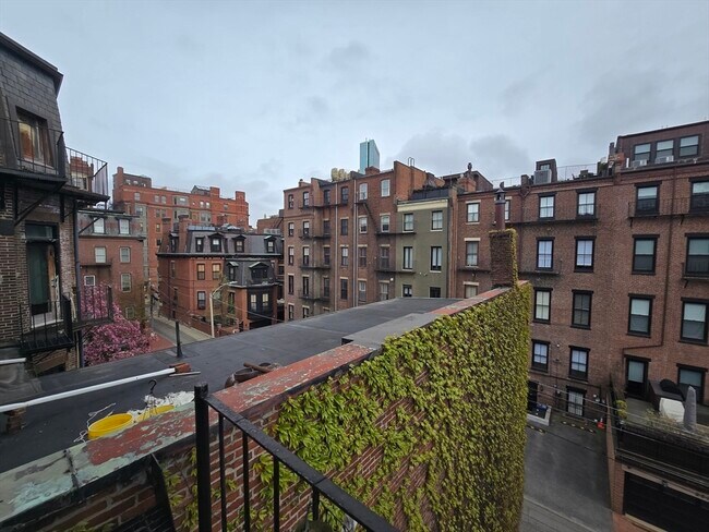 Building Photo - 313 Beacon St