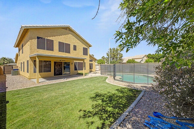 Building Photo - 1513 W Lark Dr