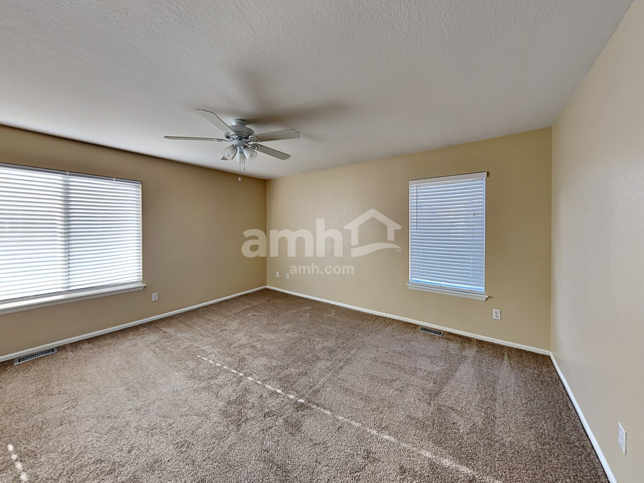 Building Photo - 4892 Waldenwood Dr