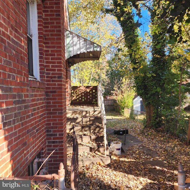 Building Photo - 6512 Hansford St