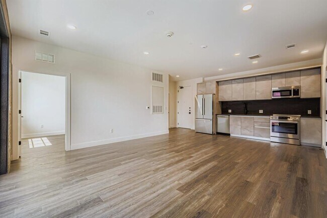 Building Photo - 4315 S Congress Ave