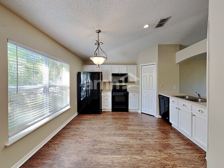 Building Photo - 3941 Warbler Dr