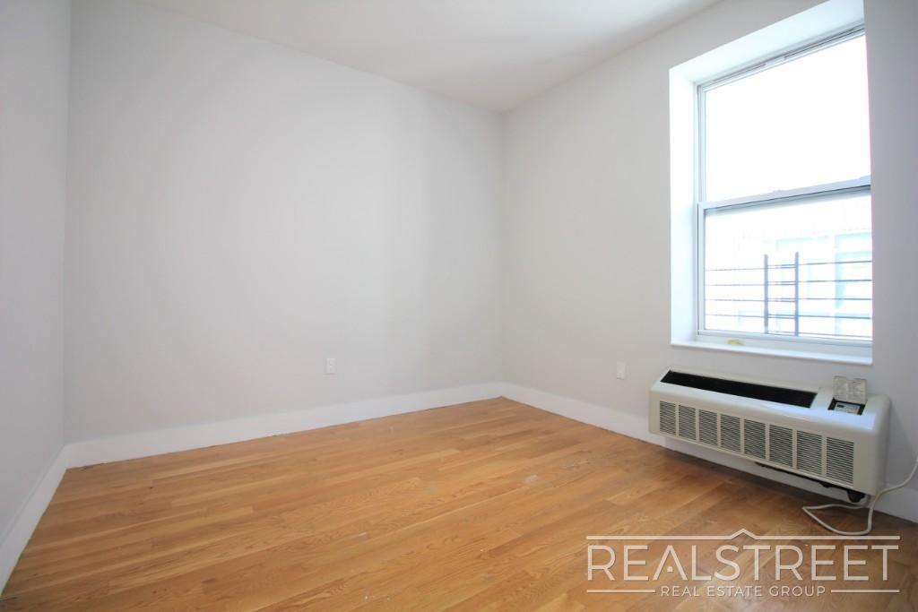 Building Photo - LUXURY 2 Bed in Queens!