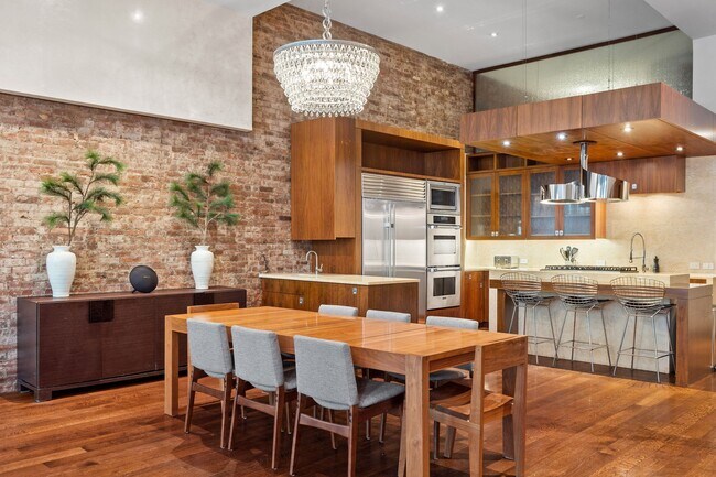 Building Photo - 10 E 14th St