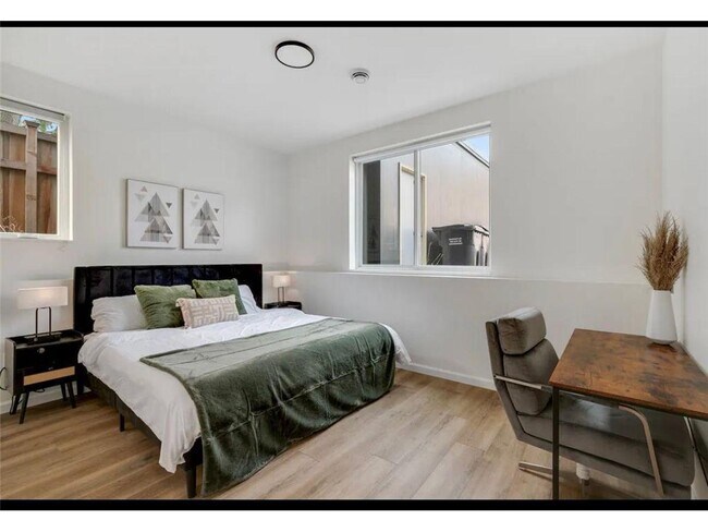 Building Photo - 3310 Lyndale Ave S