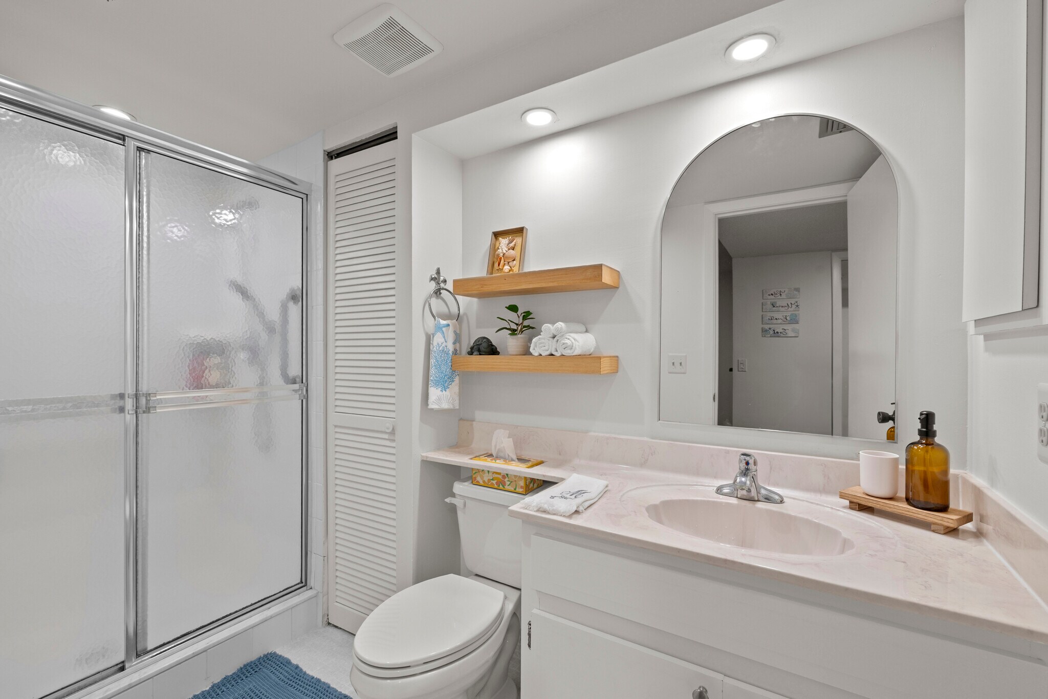 Guest Bath - 1104 Benjamin Franklin Dr