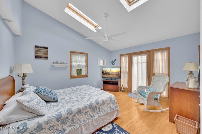 Building Photo - 2203 3rd Ave