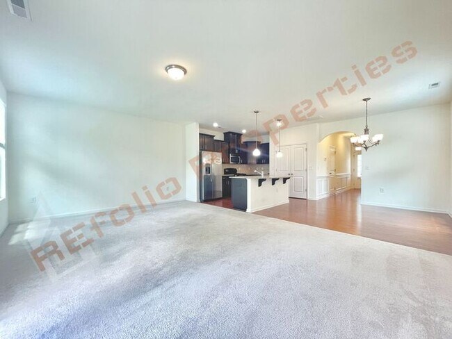 Building Photo - Beautiful 2 Story 3 Bedroom End Unit Townh...
