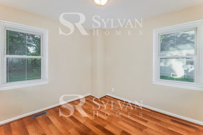 Building Photo - Welcome to this charming abode.