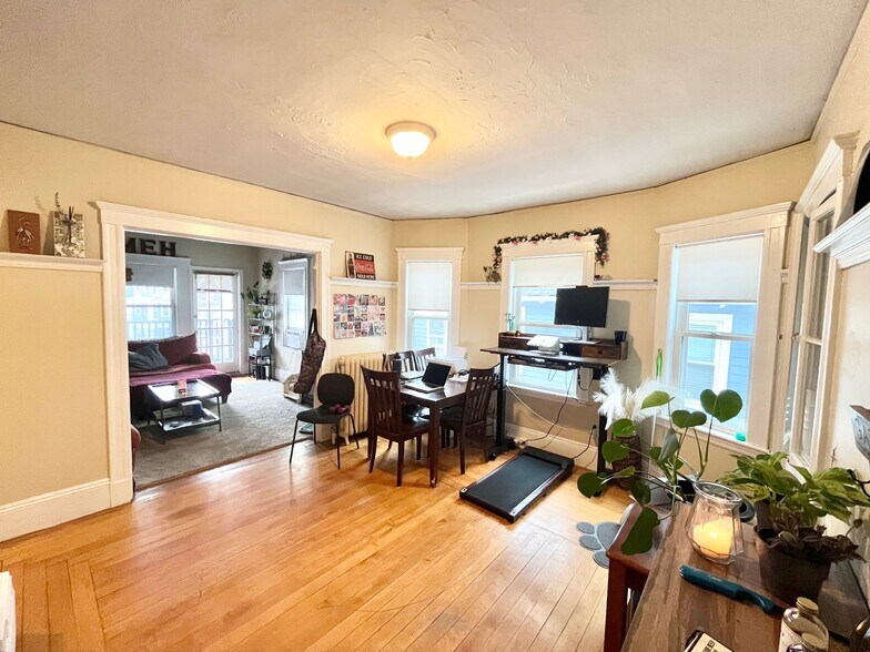 Building Photo - 50 Atkins St