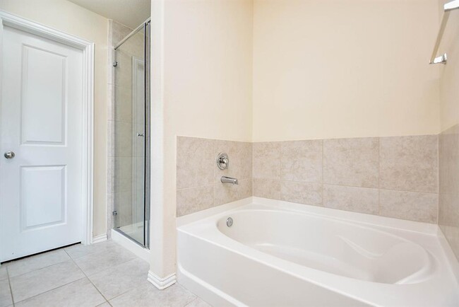 Building Photo - 16035 Dehay Ln