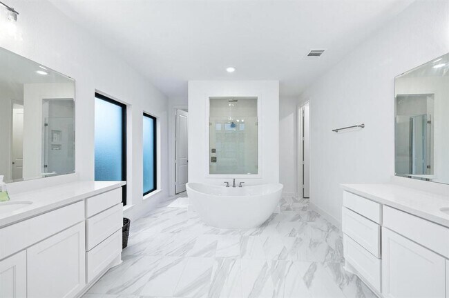 Building Photo - 6618 Mirabeau Ln
