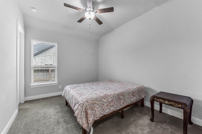 Building Photo - 11927 Carillon Forest Dr