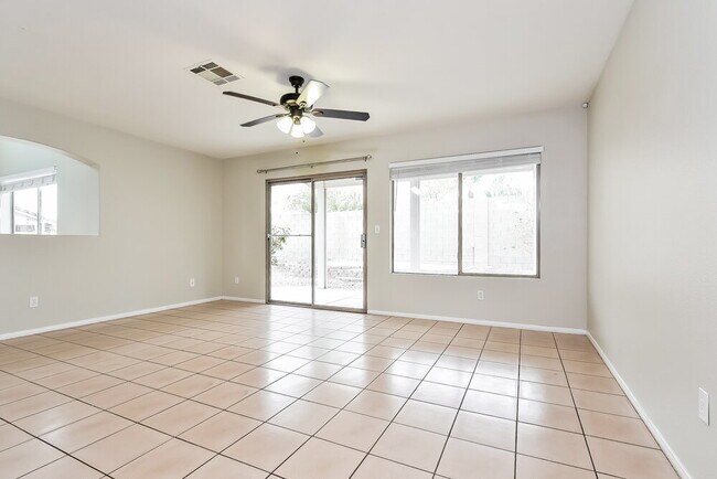 Building Photo - 4701 Cliff Breeze Dr