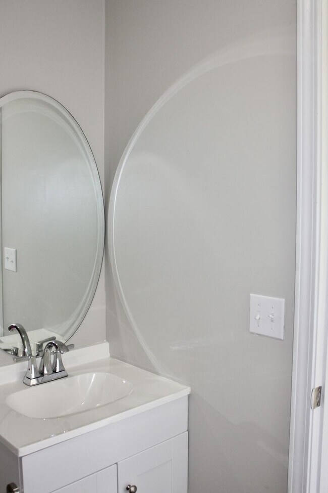 Building Photo - Gay 841-843