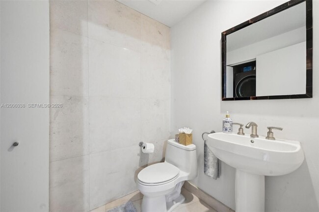 Building Photo - 901 Brickell Key Blvd