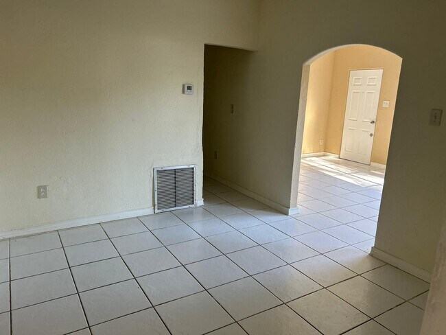 Building Photo - 4246 Minoso St
